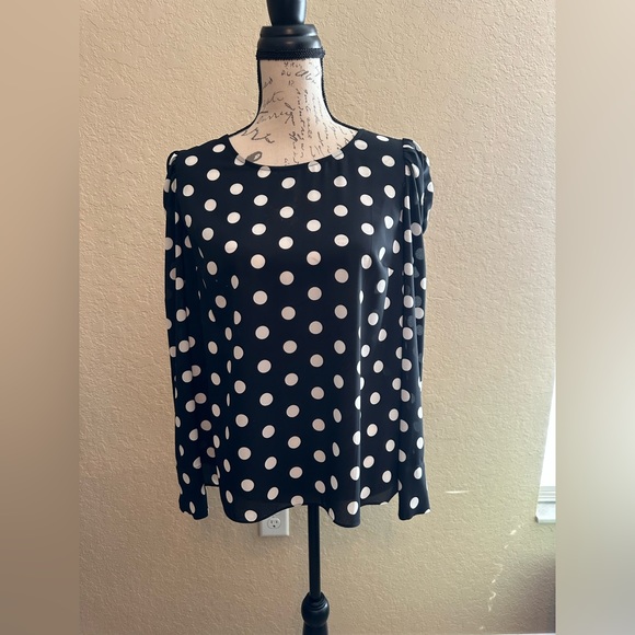 Alfani Tops - Beautiful black & white shirt. Perfect for work. Excellent condition.